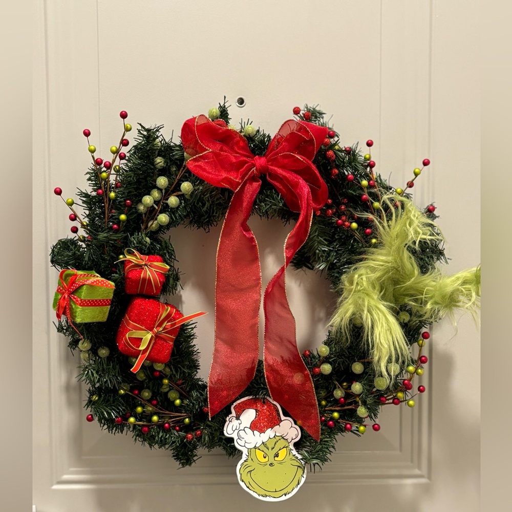 SOLD
Handmade Grinch Christmas Wreath